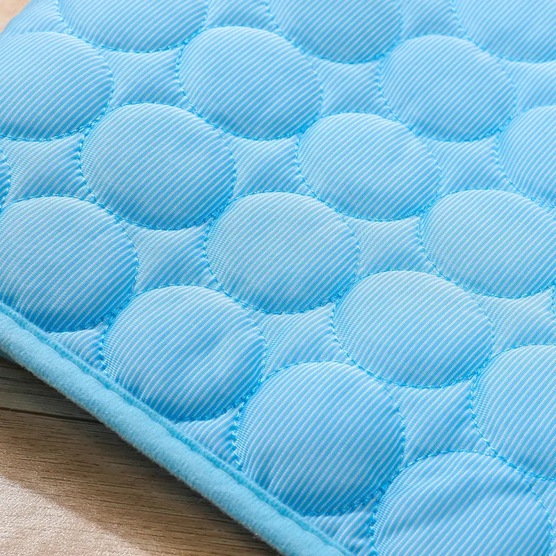 Manta refrescante para mascotas, ideal para el verano. Mantiene a tu perro o gato fresco y cómodo.