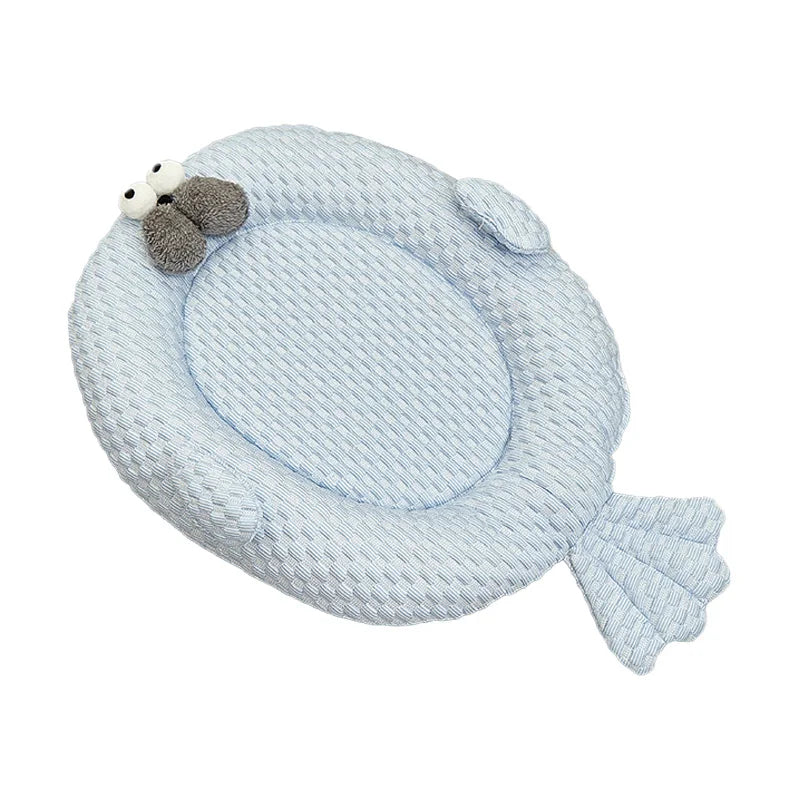 Cama refrescante transpirable con forma de animal para perros y gatos. Comodidad y diversión para el verano.